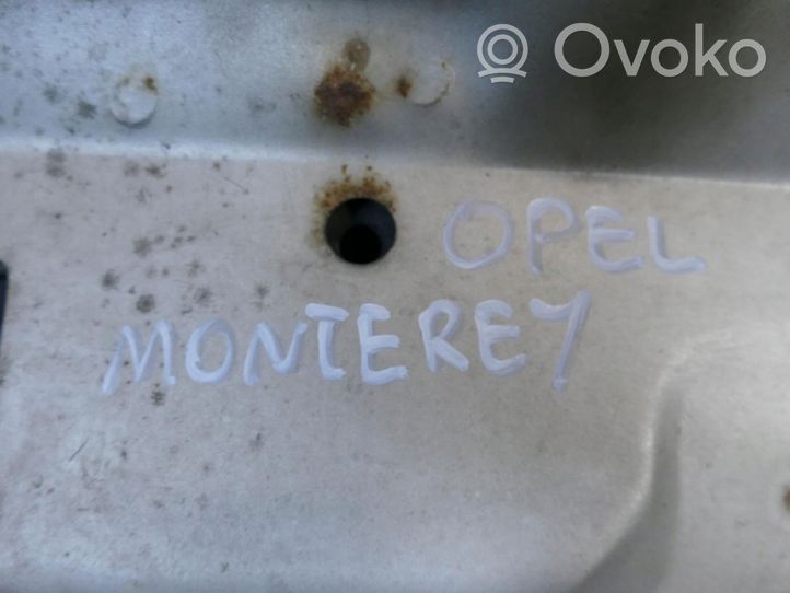 Opel Monterey Konepelti 