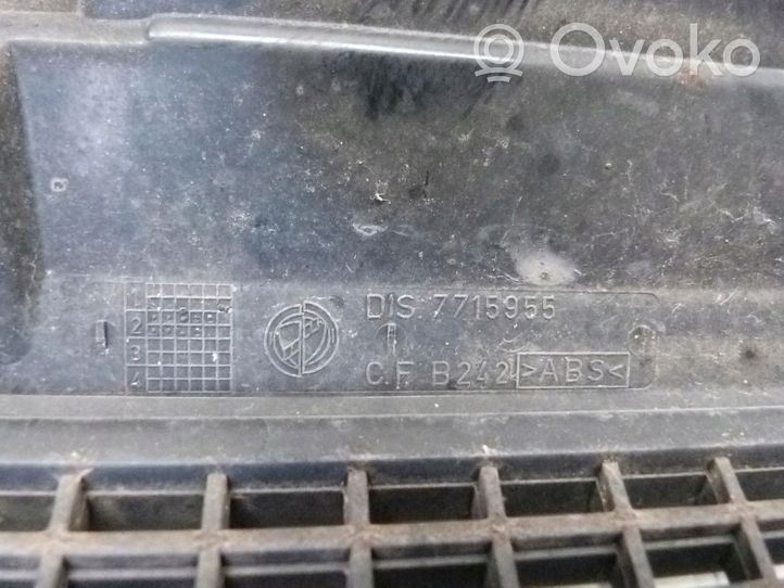 Lancia Y10 Maskownica / Grill / Atrapa górna chłodnicy 7715955