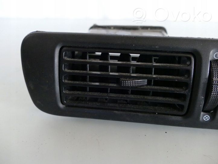 Chevrolet Tacuma Copertura griglia di ventilazione laterale cruscotto 96263008
