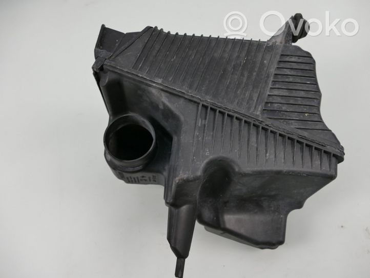 Renault Megane I Boîtier de filtre à air 8200166611