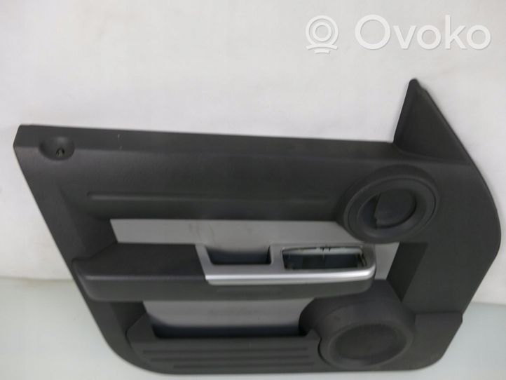 Dodge Nitro Rivestimento del pannello della portiera anteriore 