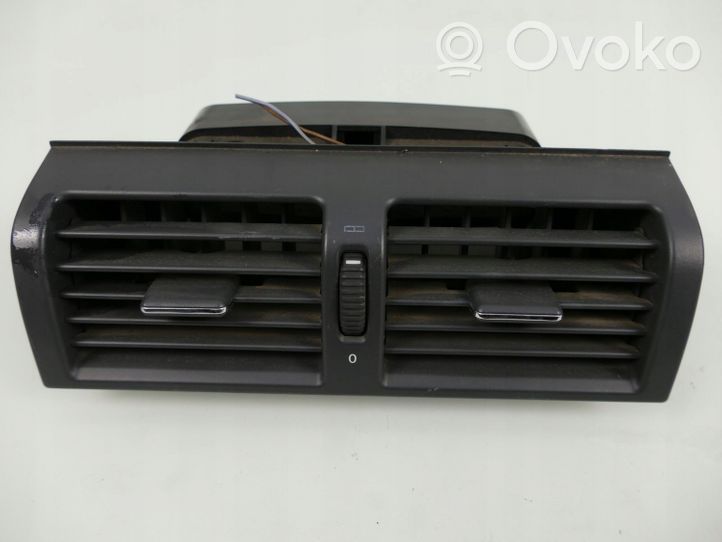 Mercedes-Benz E W210 Griglia di ventilazione centrale cruscotto 2108300054