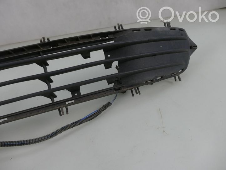 Chevrolet Corsa Grille inférieure de pare-chocs avant 09116132