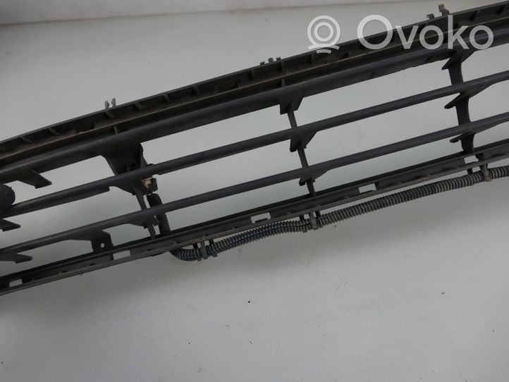 Chevrolet Corsa Grille inférieure de pare-chocs avant 09116132