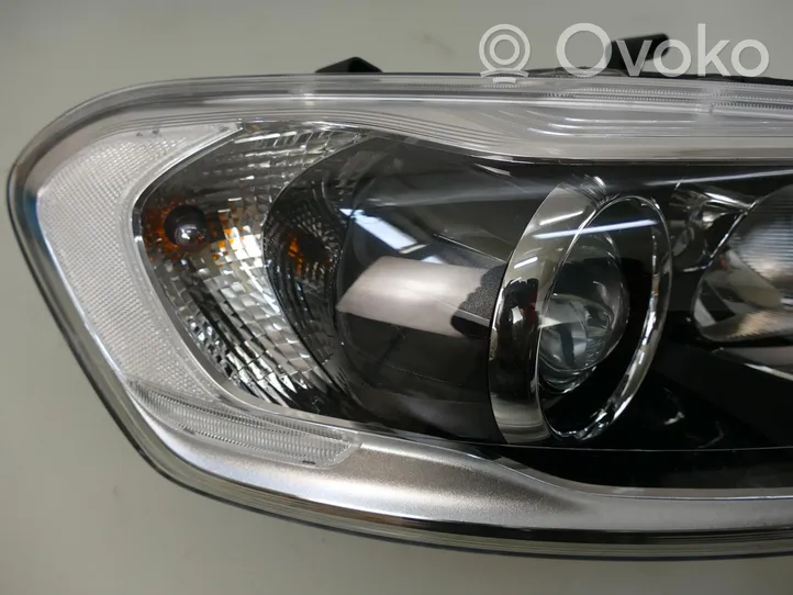 Volvo XC60 Lampa przednia 31698815