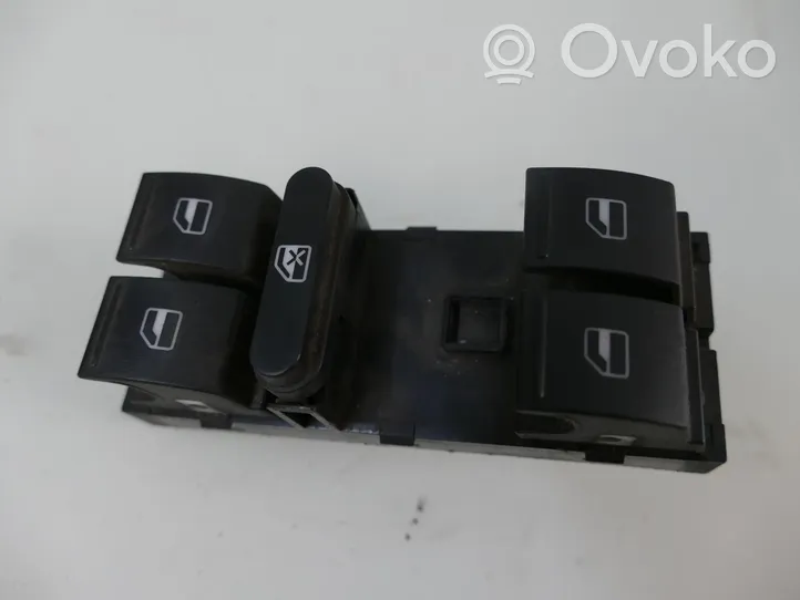 Volkswagen Golf V Interruttore di controllo dell’alzacristalli elettrico 1K4959857A