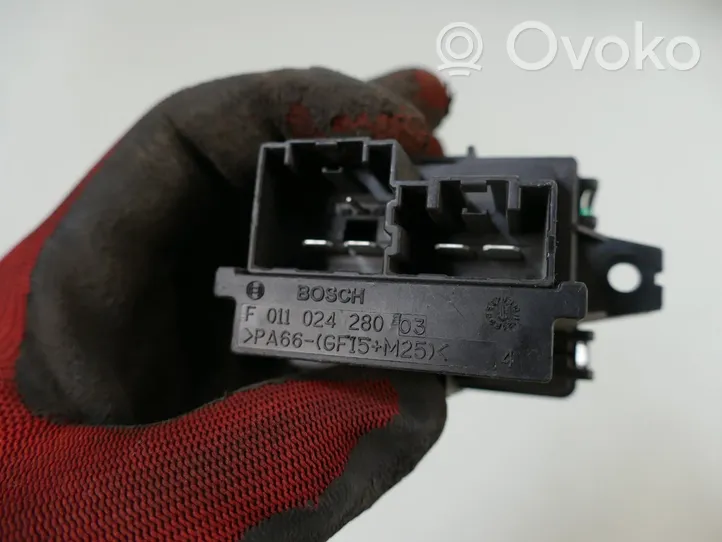 Opel Meriva B Реостат вентилятора печки 13503201