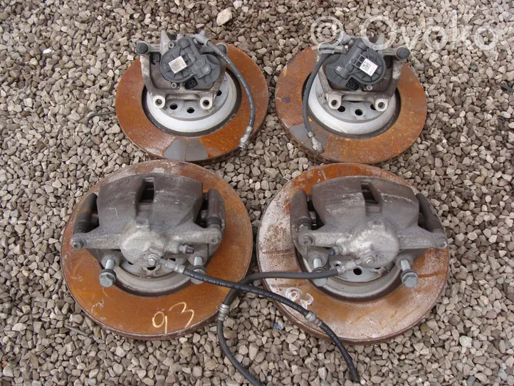 Volkswagen Golf VII Brake discs and calipers set 