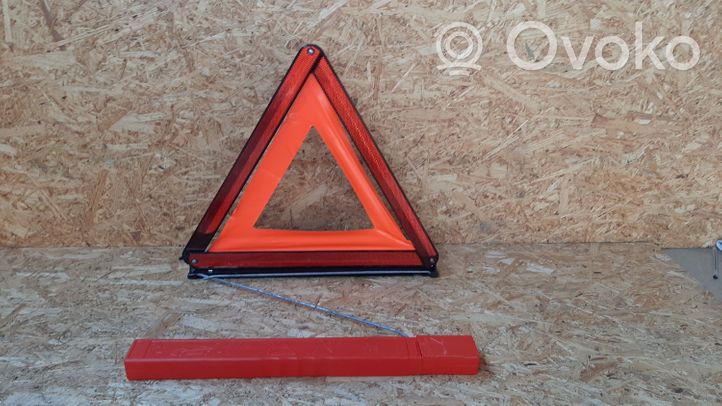 Volvo V40 Triangle d'avertissement 27R033996