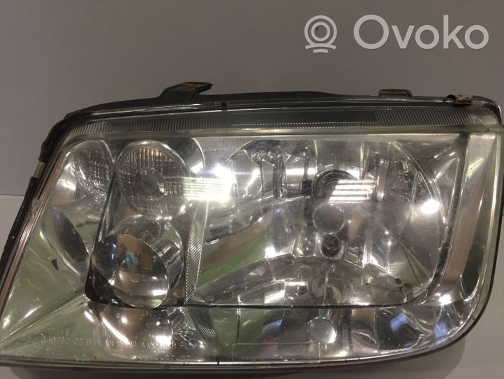 Volkswagen Bora Lampa przednia 083411106L