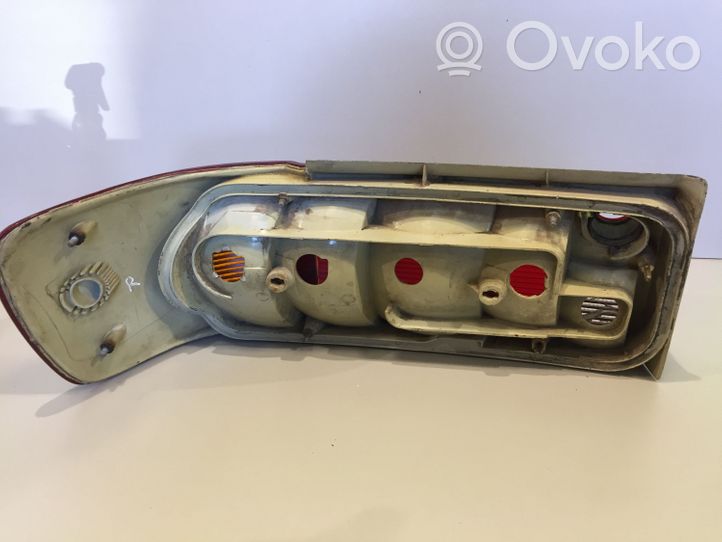 Audi 80 90 B3 Lampa tylna 895945096