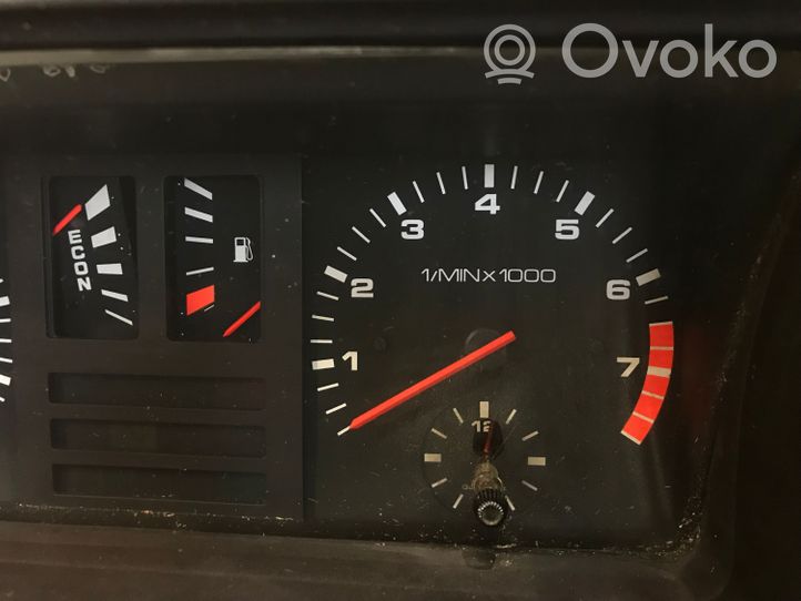 Audi 80 90 B2 Compteur de vitesse tableau de bord 81117185