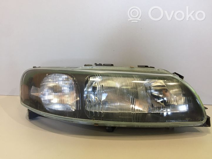 Volvo V70 Lampa przednia 