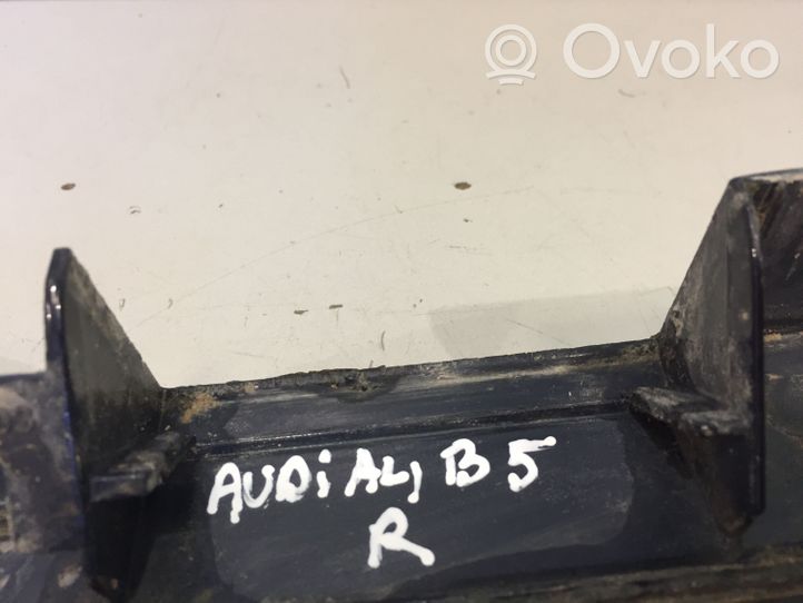 Audi A4 S4 B5 8D Listwa oświetlenie tylnej tablicy rejestracyjnej 8D9827576