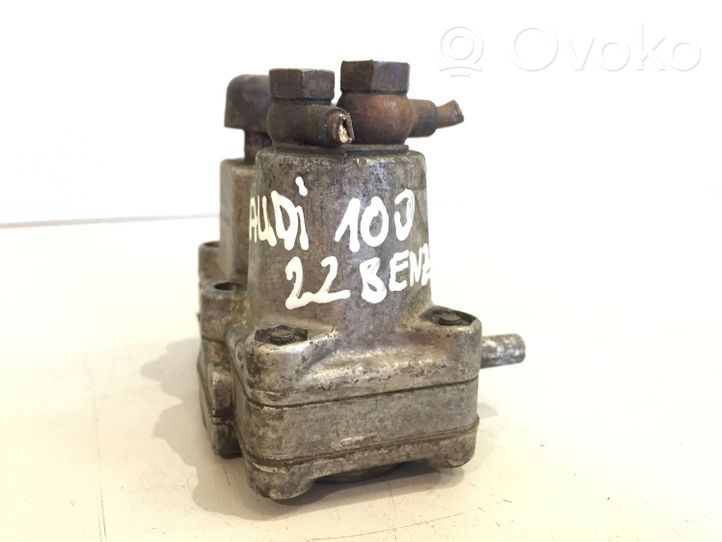 Audi 100 200 5000 C3 Regolatore di pressione del carburante 034133403