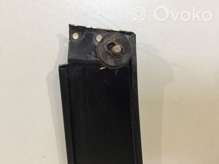 BMW 3 E30 Rivestimento modanatura del vetro della portiera anteriore 