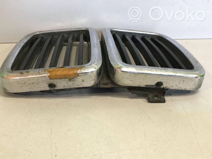 BMW 5 E28 Grille de calandre avant 51131873253