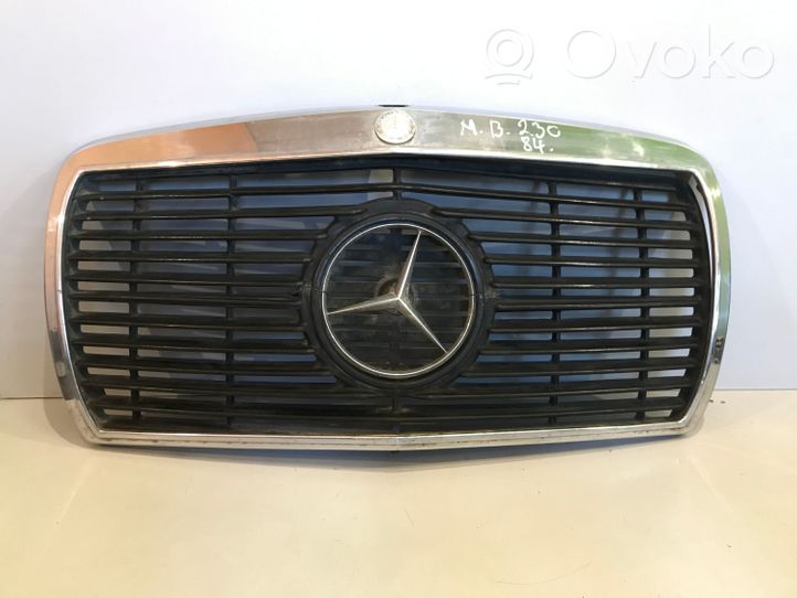 Mercedes-Benz E W124 Atrapa chłodnicy / Grill 