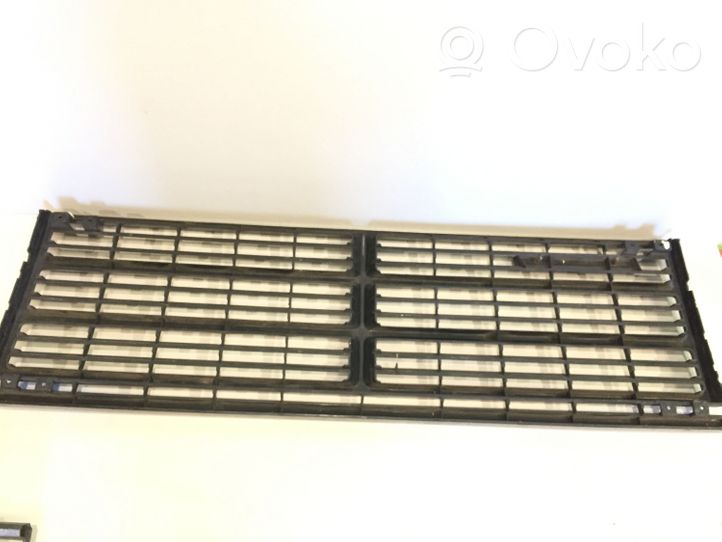 Chrysler Voyager Front grill 4515056