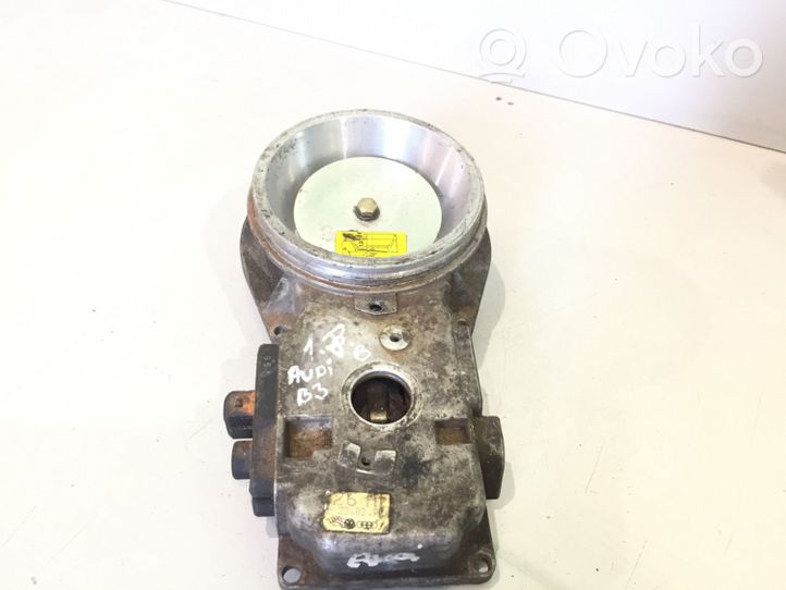 Audi 80 90 B3 Distribuidor de combustible 0438121011