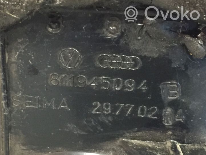 Audi 80 90 B2 Takaluukun takavalot 811945094