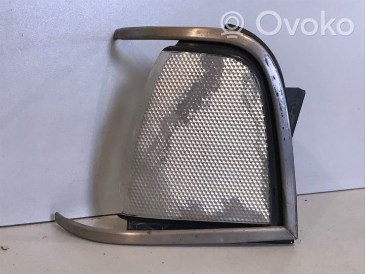 Audi 200 Rivestimento sotto il faro/fanale 