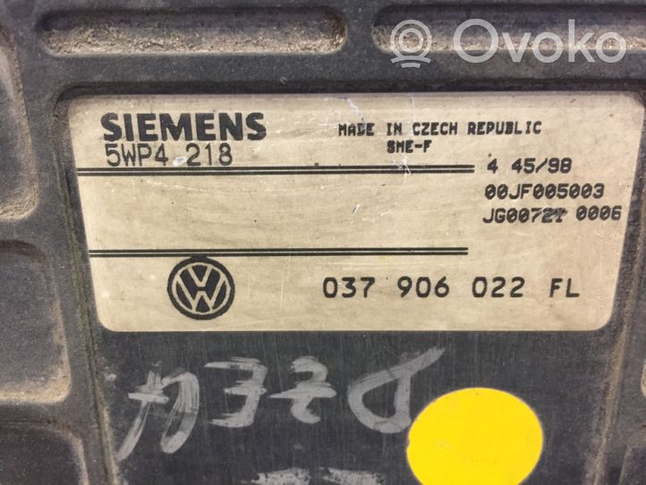 Volkswagen PASSAT B3 Moottorin ohjainlaite/moduuli 037906022