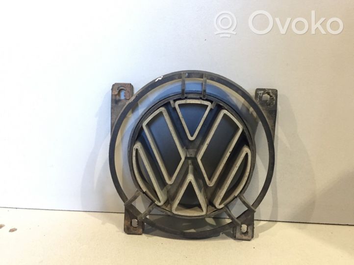 Volkswagen PASSAT B3 Значок производителя 357853601