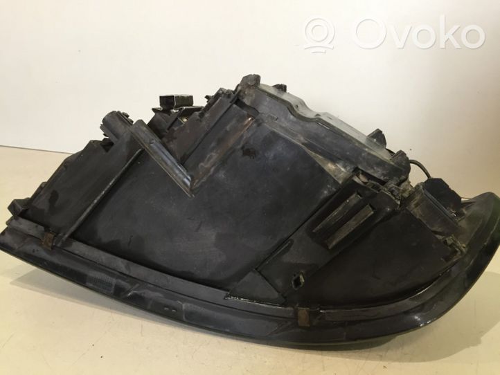 Volvo V50 Lampa przednia 30698649