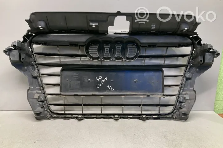 Audi A3 S3 8V Maskownica / Grill / Atrapa górna chłodnicy 8V5853651