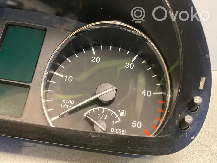 Mercedes-Benz Sprinter W906 Speedometer (instrument cluster) 1042992