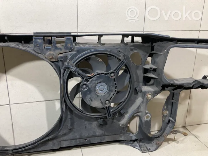 Volkswagen PASSAT B5.5 Radiatoru panelis (televizors) 3B0805594