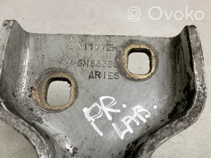 Opel Vivaro Front door lower hinge 311772H