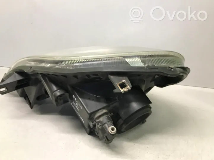 Opel Vivaro Lampa przednia 8200701356