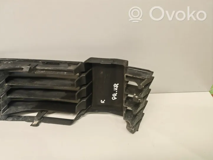 Volkswagen PASSAT B5.5 Grille inférieure de pare-chocs avant 3B0853665H