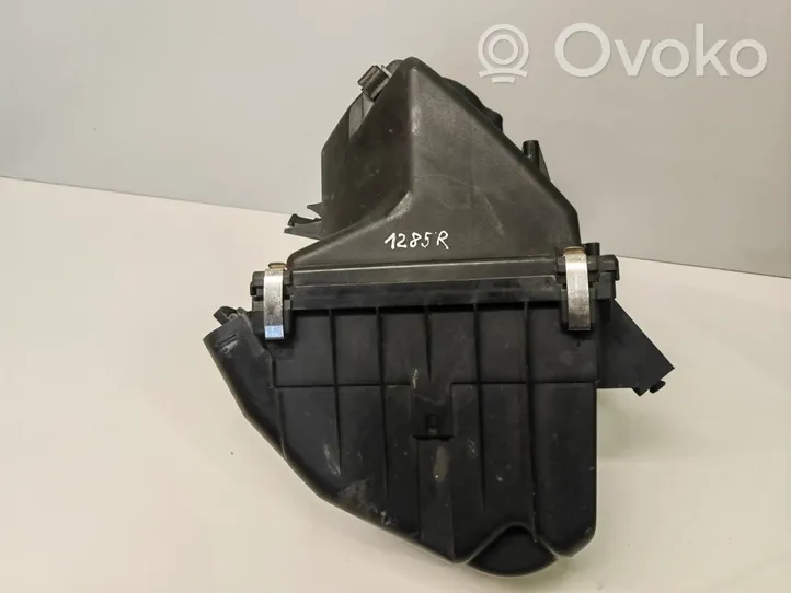 Volkswagen PASSAT B5 Oro filtro dėžė 058133837