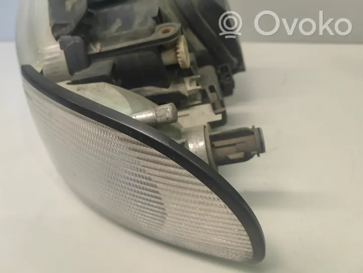 Audi A4 S4 B5 8D Lampa przednia 