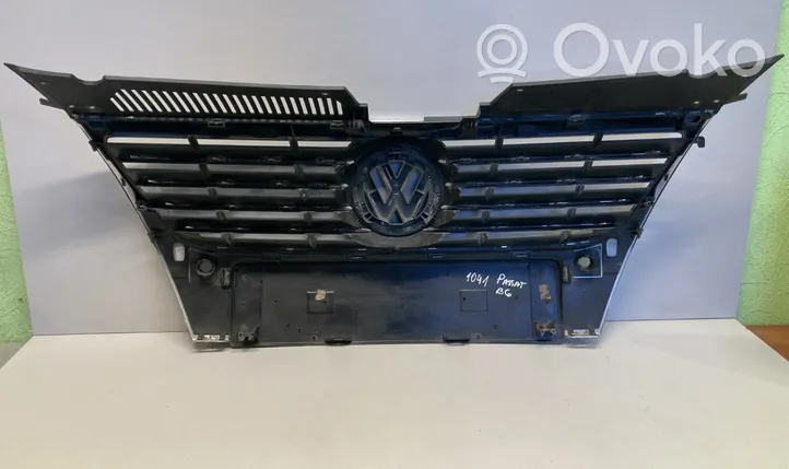 Volkswagen PASSAT B6 Etupuskurin ylempi jäähdytinsäleikkö 3C0853651D