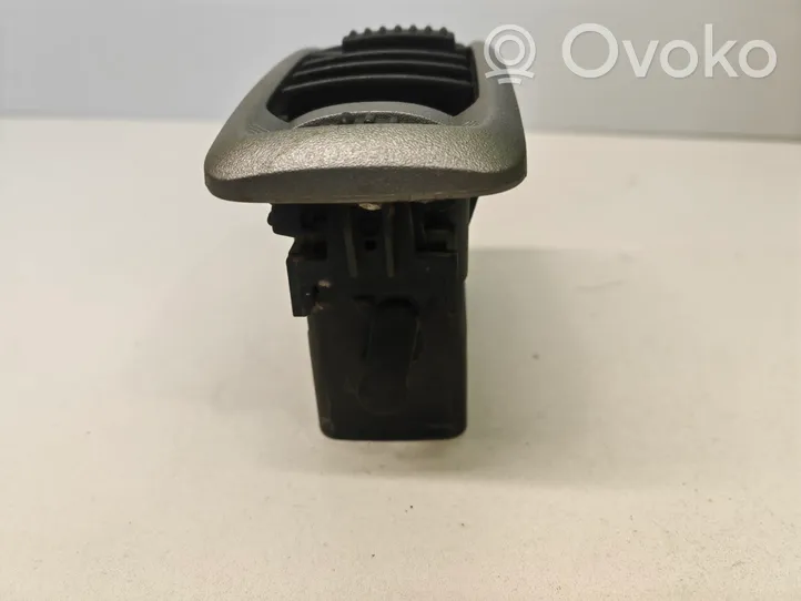 Opel Vivaro Kojelaudan sivutuuletussuuttimen kehys R6136S150