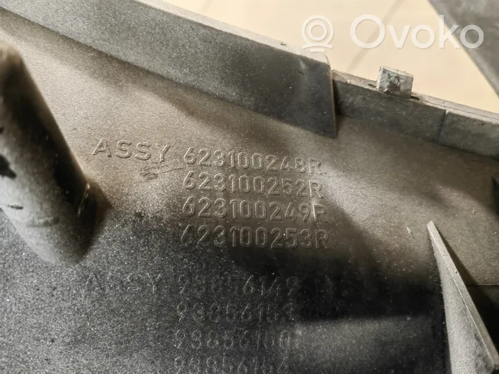 Opel Vivaro Maskownica / Grill / Atrapa górna chłodnicy 623100248R