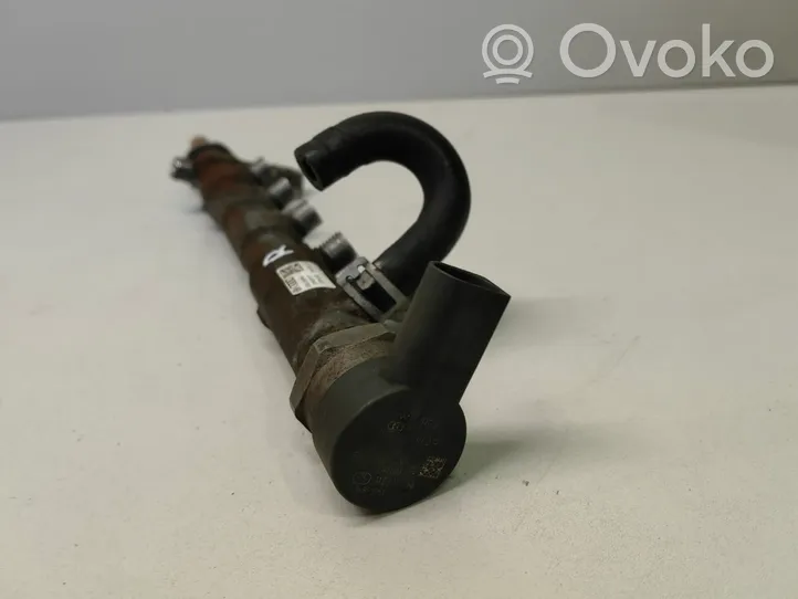 Volkswagen PASSAT B7 Tuyau de conduite principale de carburant 03L089N