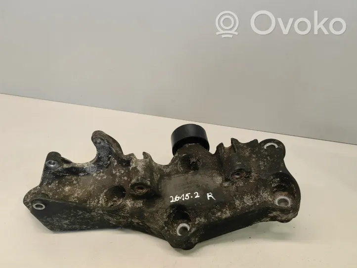 Opel Vivaro Supporto del generatore/alternatore 8200462166