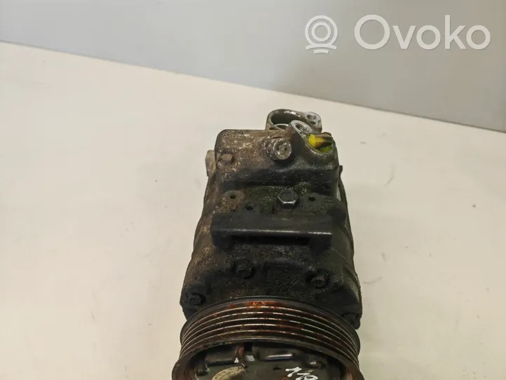 Volkswagen Touran I Air conditioning (A/C) compressor (pump) 1K0820803F