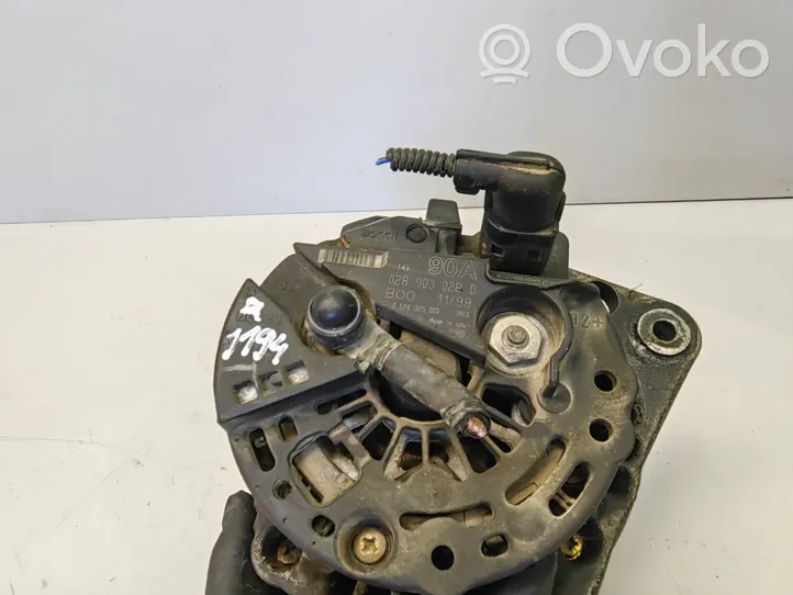 Volkswagen Touran I Generatore/alternatore 028903028D