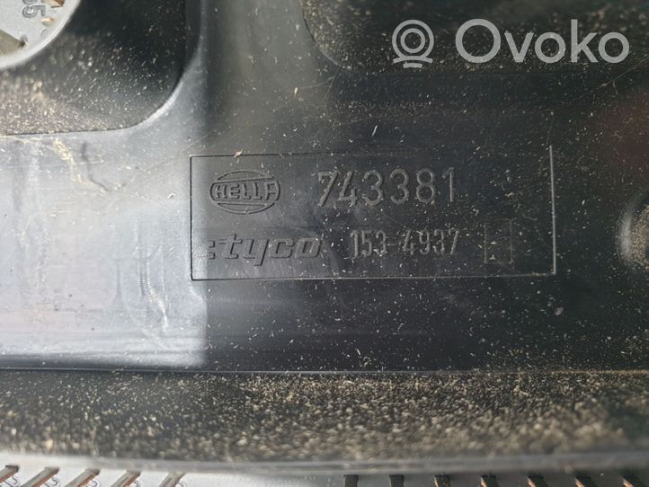 Opel Zafira B Boîte à fusibles 1534937