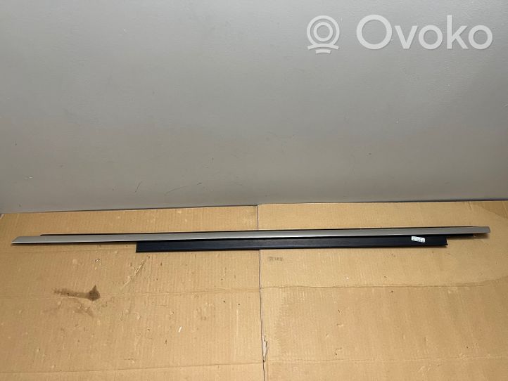 Audi Q5 SQ5 Priekšpusē durvju dekoratīvā apdare (moldings) 8R0853283F