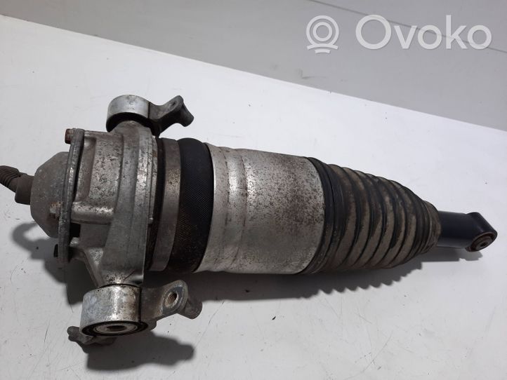 Volkswagen Touareg II Amortisseur de suspension pneumatique 7P6616020M