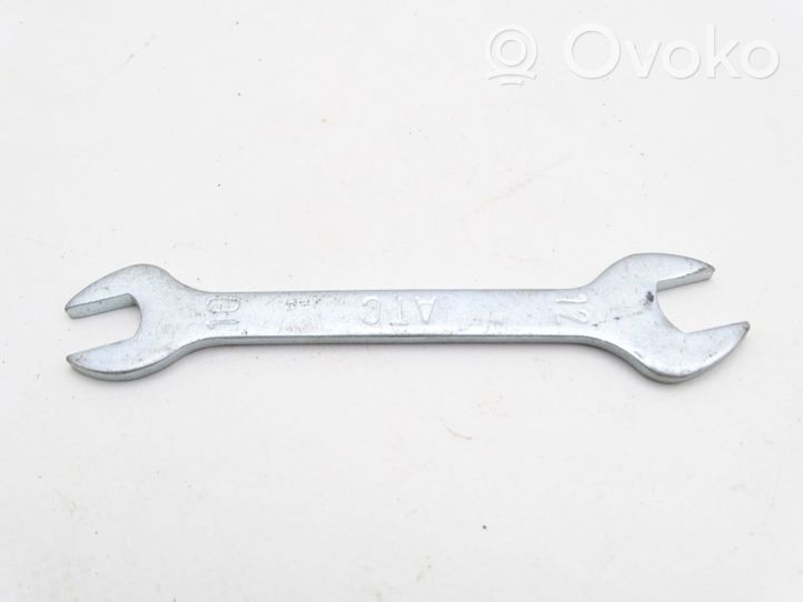 Ford Ranger Wheel nut wrench 