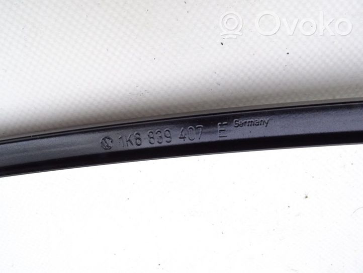 Volkswagen Golf V Listwa szyby drzwi 1K6839407E