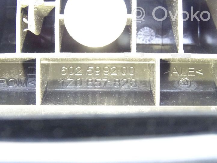 Skoda Octavia Mk2 (1Z) Rivestimento cintura di sicurezza 1Z0857828